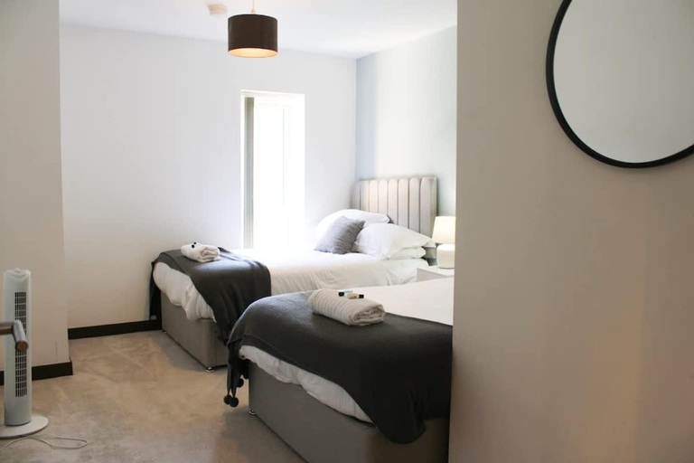 Room 3, The Sunrise Den Modern 2-bed Apartment Parking, Hertfordshire