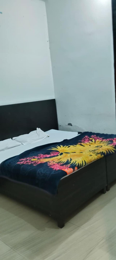 Room 2, Yuvraj Guest House, Udham Singh Nagar