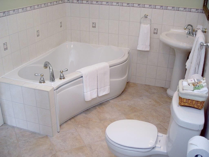 Bathroom, Island Sunset Resort, Inverness