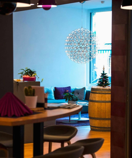 Others 5, Hotel du Nord, Aigle