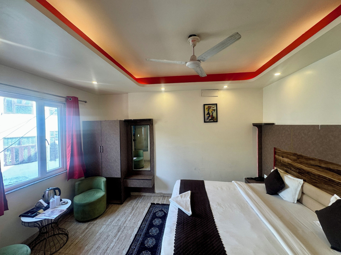 Room 2, V HOTEL DEV RESIDENCY, Delhi