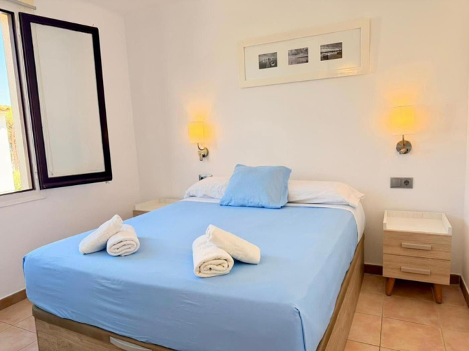 Bedroom 2, Apartamento reformado a 1 minuto de la playa, Girona