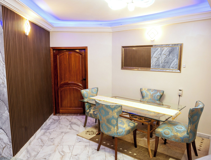 Dining 2, Clos D'or Appartement, Wouri