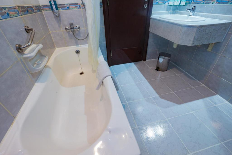Bathroom 4, Fortune Pearl Hotel, Deira, Dubai