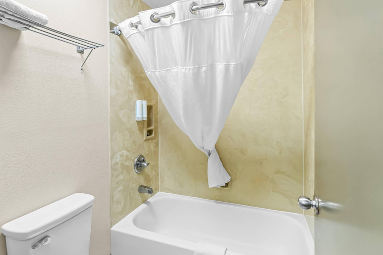 Bathroom 4, Econo Lodge Greenville, Washington