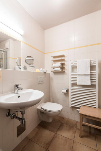 Bathroom 4, JUFA Hotel Grundlsee, Liezen