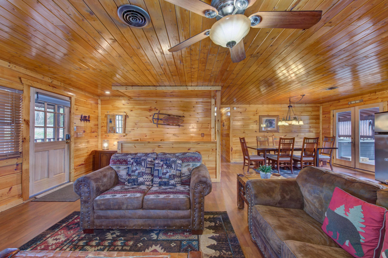 Living area 2, Country Cabin in the City, Sevier