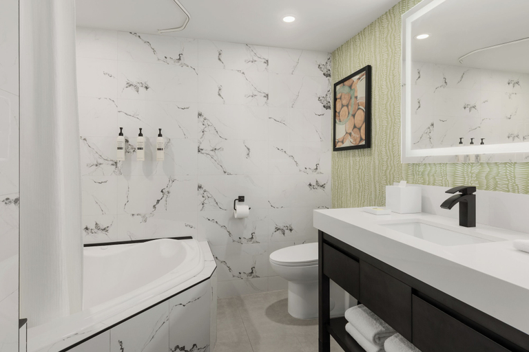 Bathroom 4, Le Parc Gatineau, Tapestry Collection by Hilton, Communauté-Urbaine-de-l'Outaouais