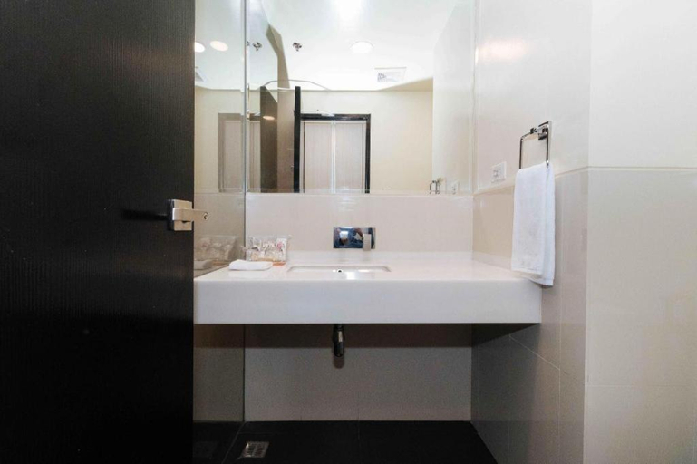 Bathroom 5, Maxx Hotel Makati, Makati City