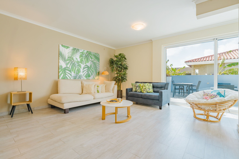 Room 2, Palm Beach Retreat 2 bed - 2 Bath Private