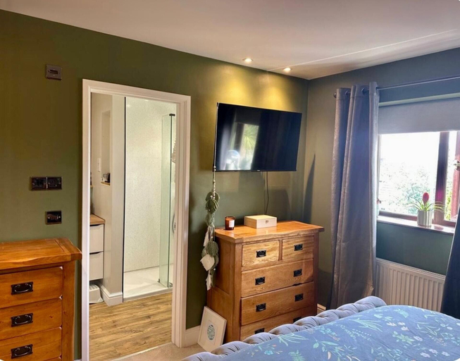 Room 2, Cosy Family Home Close to Popular Beaches, Cornwall
