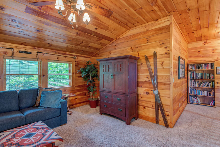 Interior 2, Crosswind Hot Tub - Firepit - Mountain Views, Watauga