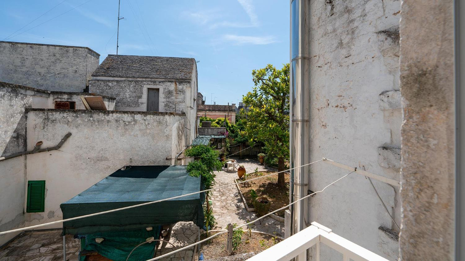 Others 4, Casa Cenzina, Bari