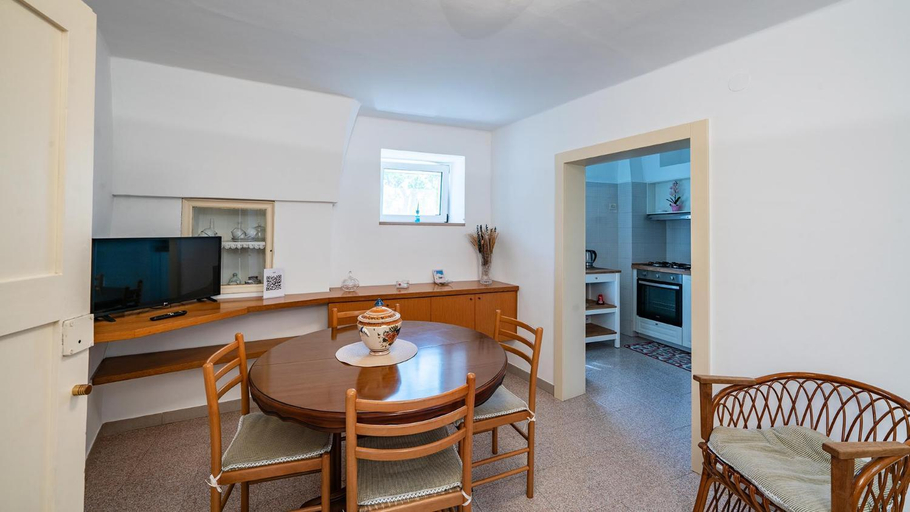 Others 5, Casa Cenzina, Bari