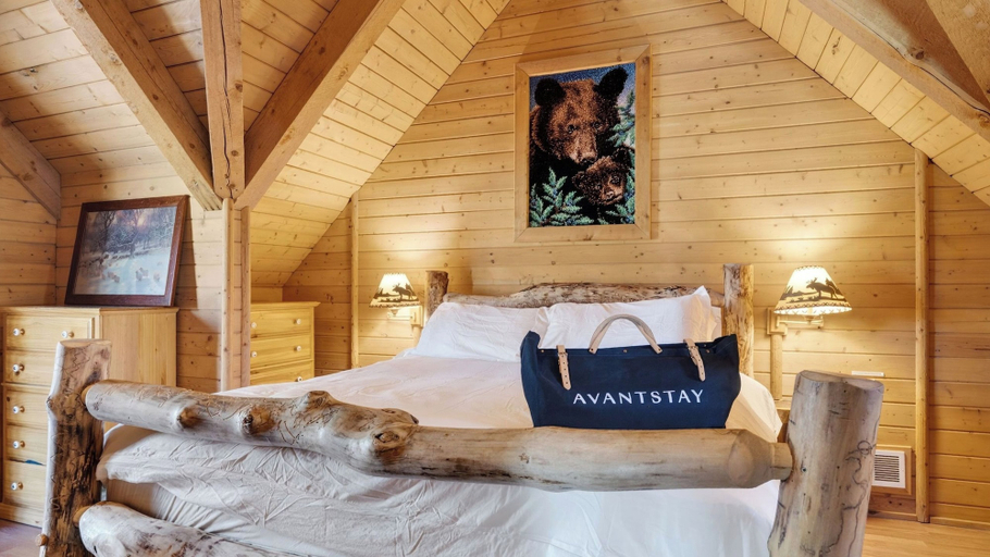 Interior 4, Moonshadows Log Cabin by Avantstay Hot Tub + Pool Table Bear Mtn + Lake, San Bernardino