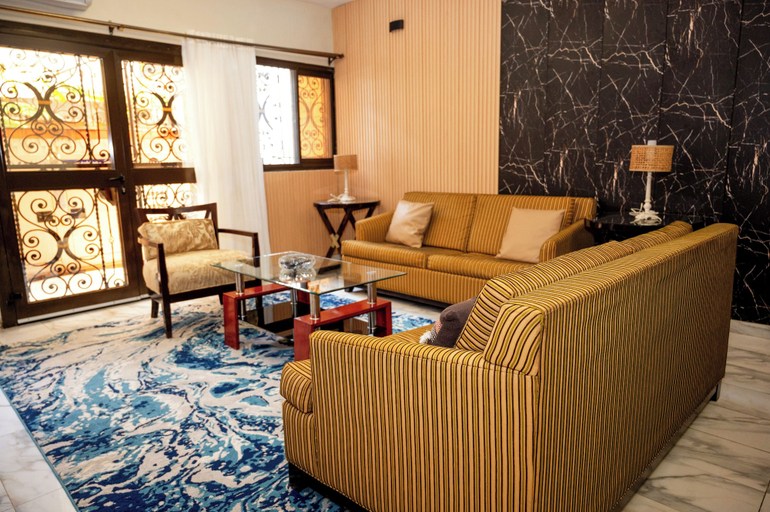 Living area 4, Clos D'or Appartement, Wouri