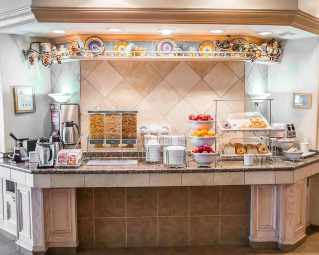Food & Drinks 4, Comfort Suites University Area Notre Dame-South Bend, Saint Joseph