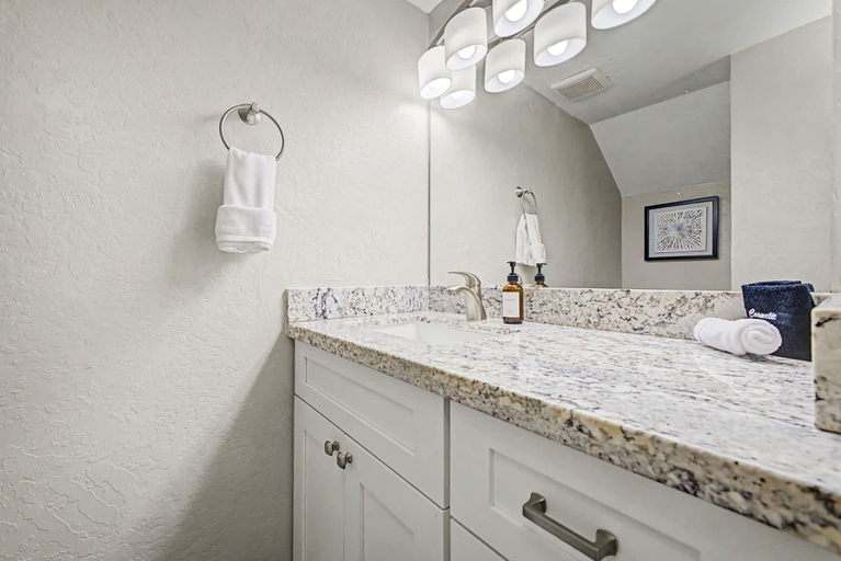 Room 2, NEW Camelback 352 Resort-style Stay Near Old Town, Maricopa