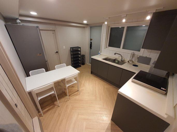 Others 5, Dawoo House, Mapo