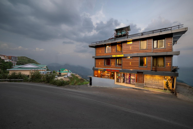 Exterior & Views