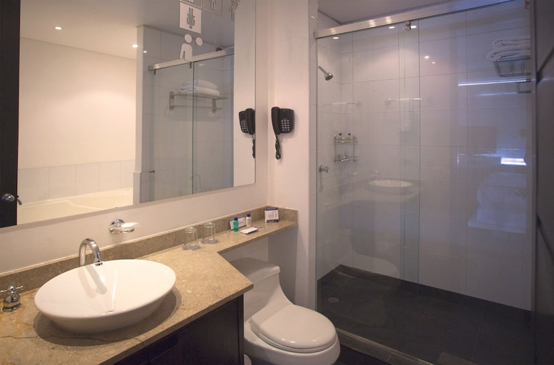 Bathroom 5, 104 Art Suites, Santafé de Bogotá