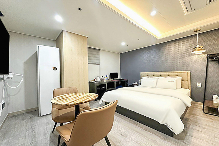 Bedroom 2, Changwon Sangnamdong Queens Hotel, Changwon
