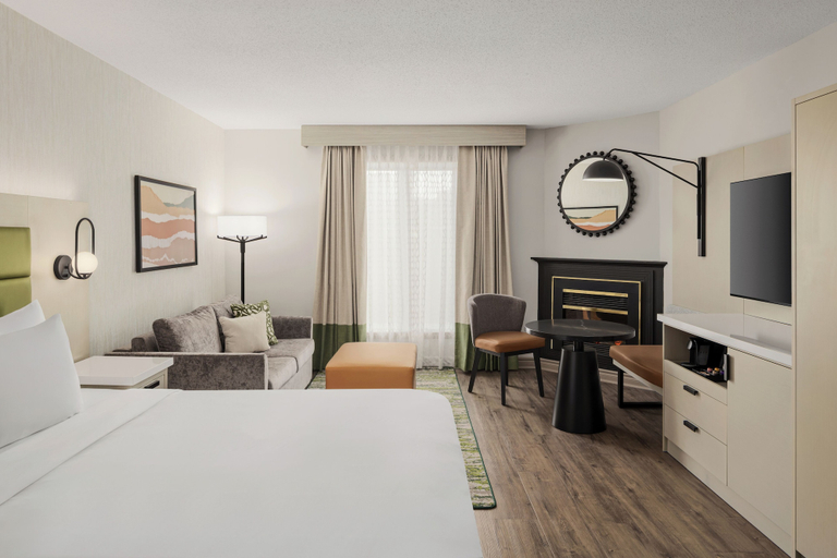 Bedroom 2, Le Parc Gatineau, Tapestry Collection by Hilton, Communauté-Urbaine-de-l'Outaouais