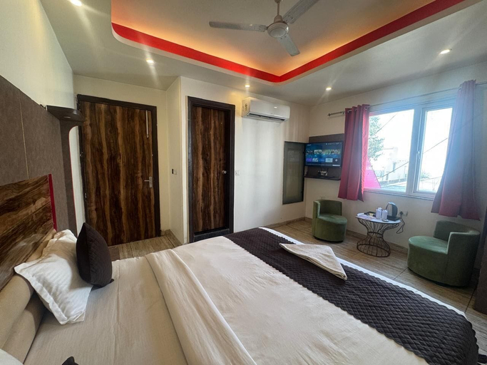 Room 5, V HOTEL DEV RESIDENCY, Delhi