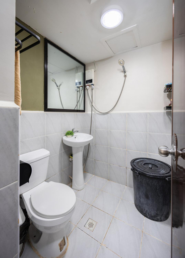 Bathroom 3, Saekyung Condo with Balcony and Pool Near Mactan Airport, Lapu-Lapu City