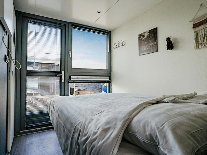 Bedroom, Harbour Lodge at Uitgeestermeer View, Uitgeest