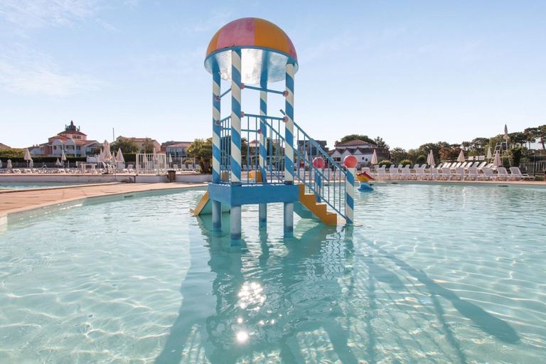 Pool 5, Coast Home With Play Area, Vendée