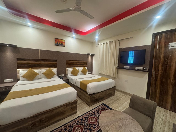 Room 5, V HOTEL DEV RESIDENCY, Delhi