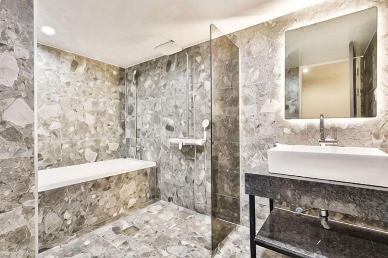 Bathroom 3, Beyond Hotel, Seo