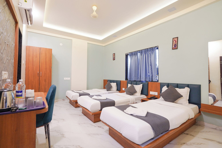 Room 5, Fabhotel Sunrise Comforts, Pune