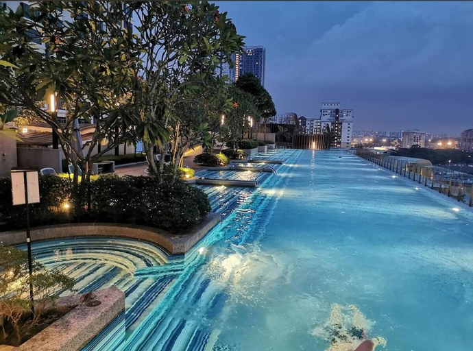 4, Lembah Subang Station Eve Suite with parking lots, Petaling Jaya