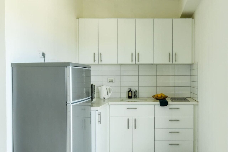 Others 5, Studio apt w balcony and Kitchen
