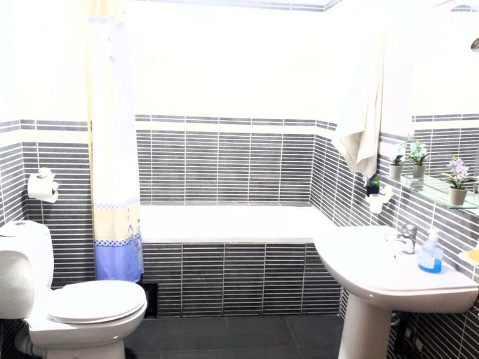 Bathroom, appartement chic en plein centre, Marrakech