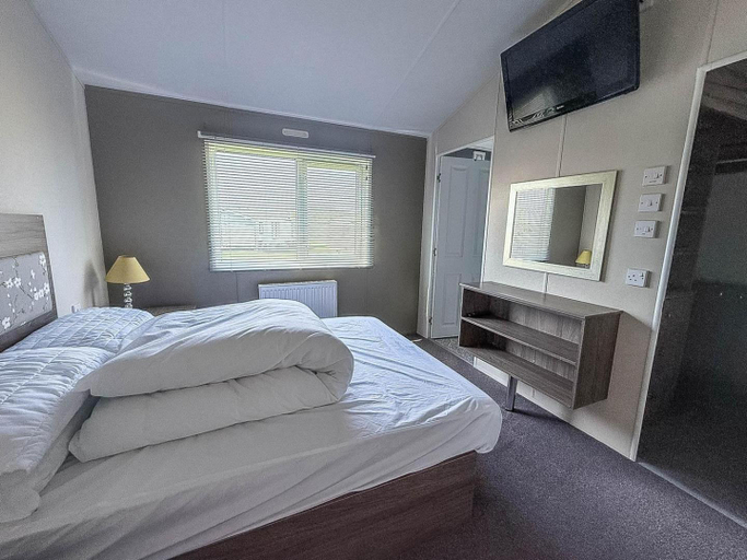 Bedroom, Stunning 4 Berth Lodge With Decking At Manor Park In Hunstanton Ref 23173K, Cambridgeshire