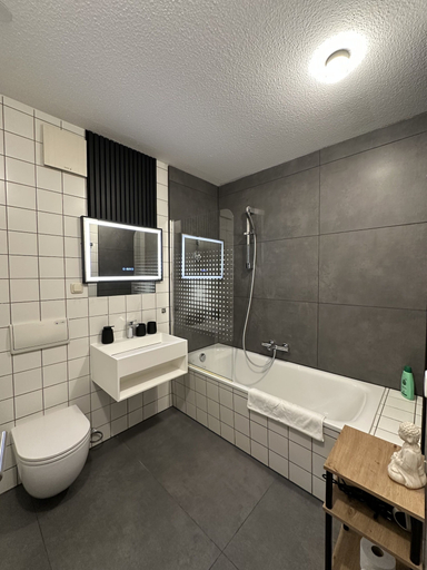 Bathroom 2, Apartmenthaus Zeuthen 1, Dahme-Spreewald