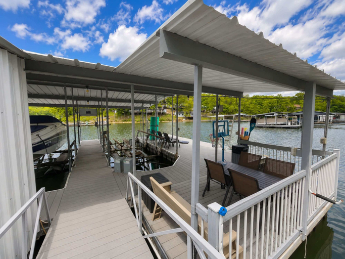 Property grounds 3, Lake Paradise Lakefront Stay, Miller