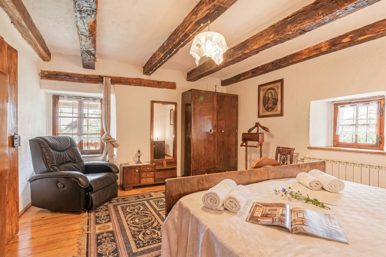 Bedroom 4, Luin Country House Near Stanjel, Komen