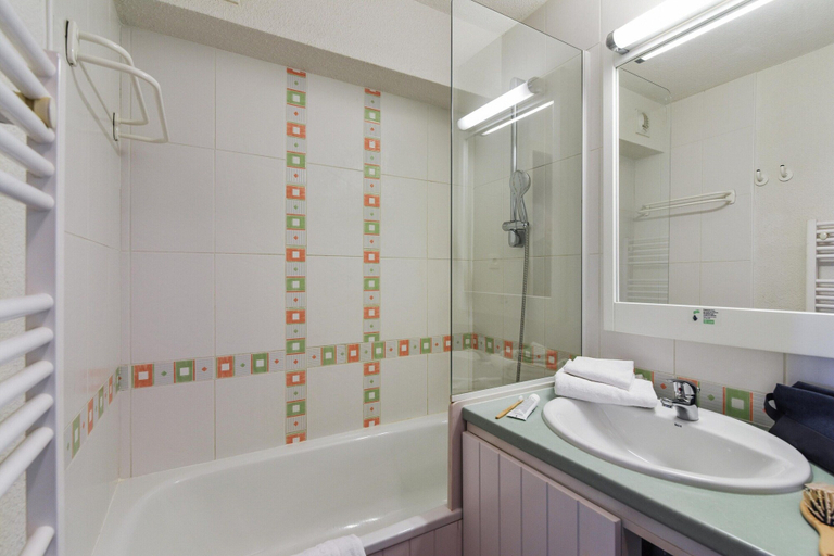Bathroom, Premium Cerdagne Apartment for 6, Pyrénées-Orientales
