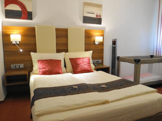 Bedroom 4, Hotel Schützenhof mit Wellness, Bergstraße