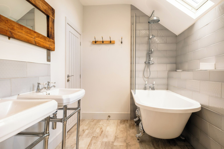 Bathroom 4, Old Bank Flat Beautiful Cotswold Apt, Gloucestershire