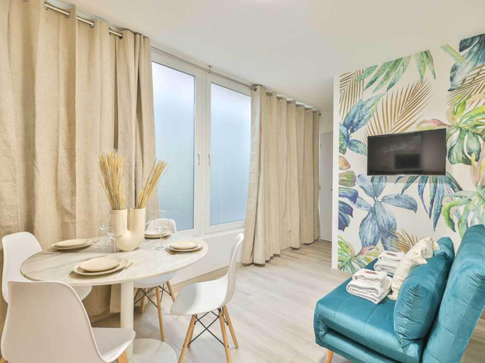 Others 3, Newly renovated appartement Canal de Lourq, Paris