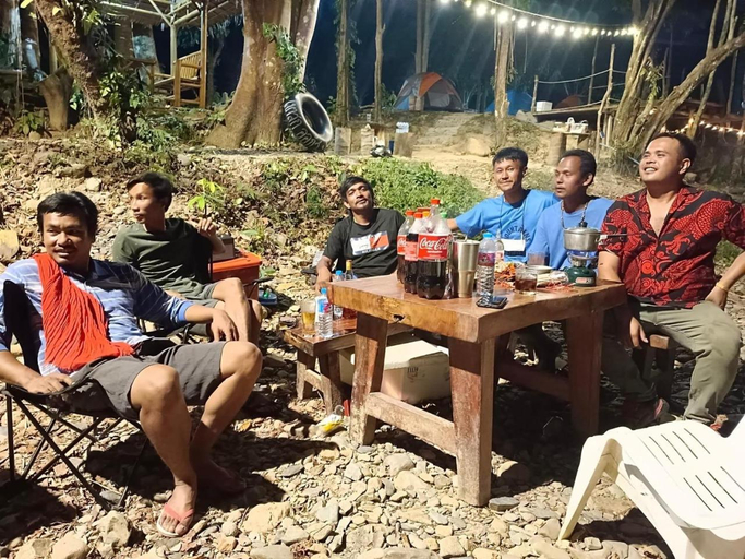 Food & Drinks 4, Khaosok August Freedom Camp, Phanom