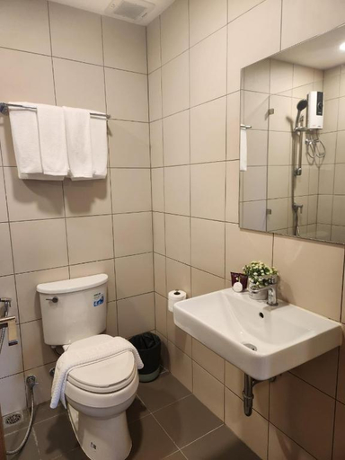 Bathroom 4, United Tower Thonglor by Aspira, Wattana