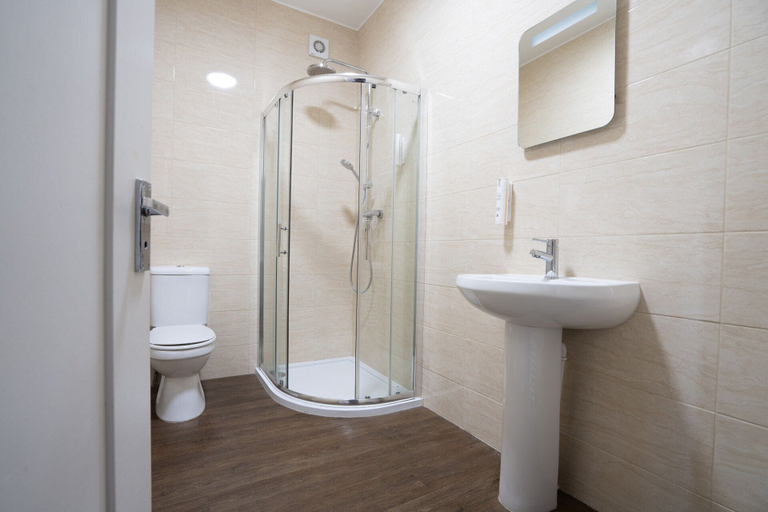 Bathroom 5, Millstone Country Inn, Derbyshire