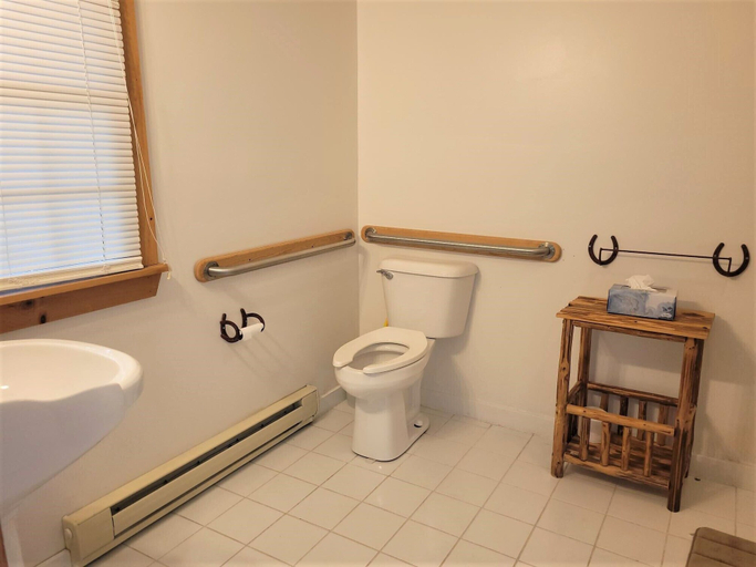Bathroom 4, James Creek RV Resort, Huntingdon