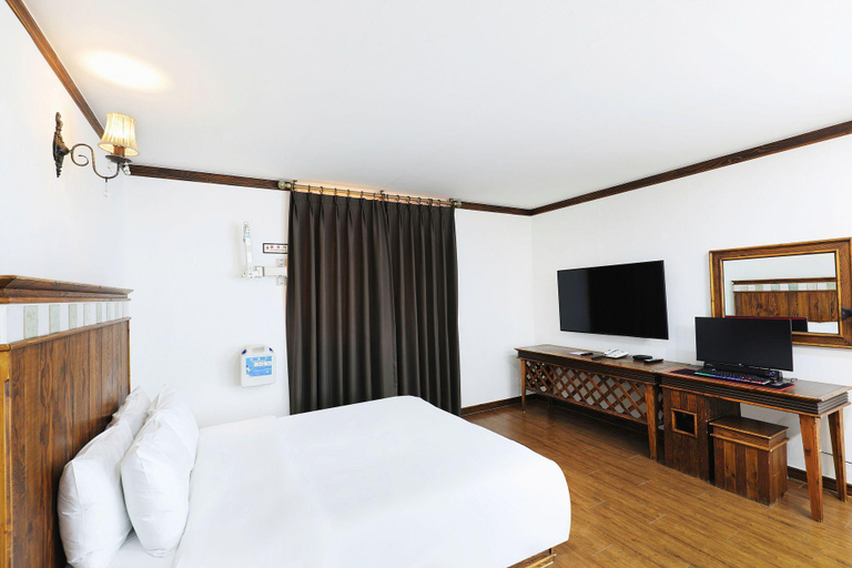 Bedroom 2, Yeoju Ace Hotel, Yeoju